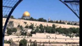 بعنينا يا اقصى بتكبر مع صيحة الله اكبر