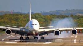 “Sturm Xavier” Dangerous A380 slinging and bumpy landing at Düsseldorf