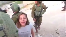 طفلة فلسطينية تنقل للعالم معاناة الشعب الفلسطيني من اعتداءات جنود الاحتلال..