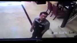 لحظة انفجار هاتف سامسونج في جيب رجل