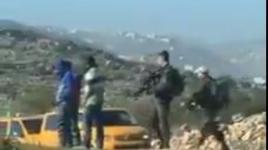  #شاهد: قوات الاحتلال تنكل بشبان فلسطينيين على مدخل سلواد