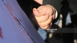 صحفيون يوقعون بالدم على خارطة فلسطين  (1).JPG