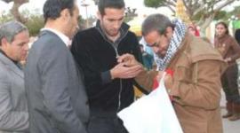 أبو تريكة يواسي والد أحد الشهداء
