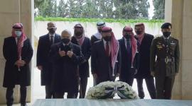 الأمير حمزة والملك عبدالله لأول مرة بعد محاولة الانقلاب الفاشل.jpg