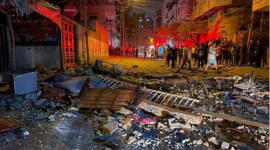 طيران الاحتلال يستهدف منزلاً مأهولاً بالسكان في مخيم الشاطئ غرب غزة