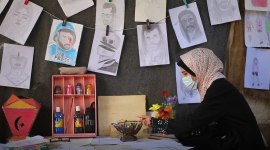 الرسامة "الأقرع".. تبدع في موهبتها الفنية في رسم الشخصيات الوطنية والدفاع عن فلسطين