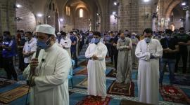 الغاء التباعد الجسدي بين المصلين في غزة.jpg