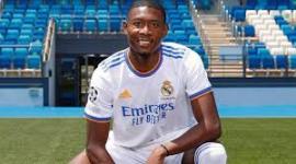 الاعب ديفيد الابا لاعب دفاع ريال مدريد.jpg