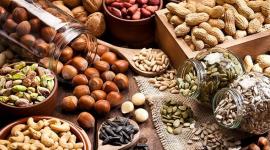 نوع من المكسرات يكافح الأرق ليلاً!
