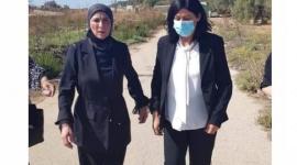 النائب خالدة جرار تتنسم عبير الحرية من سجون الاحتلال.JPG