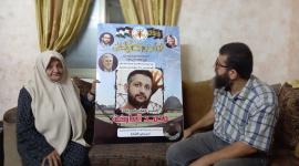 عدنان يؤم ذوي بطلي عملية انتزاع الحرية محمود ومحمد العارضة
