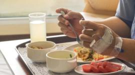نوعان من الأطعمة ينبغي تجنبهما للمساعدة في تقليل مخاطر الإصابة بالسرطان