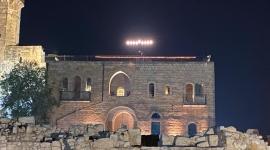 شمعدان للمستوطنين في القدس.jpg