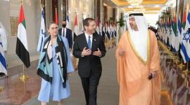 رئيس دولة الاحتلال في الامارات.jpg