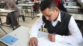 شاب متقدم لامتحان التوظيف- ارشيفية.jpg