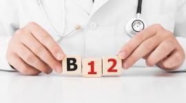 نقص فيتامين B12.