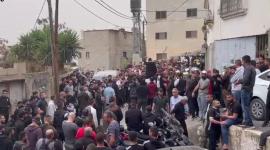 هتافات امام منزل الشهيد.JPG