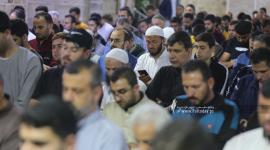 آلاف الفلسطينيين يحيونليلة القدرفي المسجد العمري بغزة (16).JPG