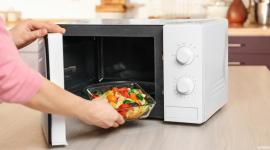 مواد غذائية لا ينصح بتسخينها في أفران الميكروويف