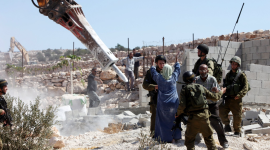 الاحتلال يهدم بيتا متنقلا ويجرف منشآت زراعية شرق القدس