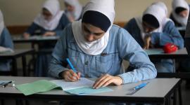 طالبة تقدم امتحان التوجيهي.jpg