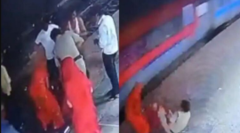 شرطي ينقذ امرأة مسنة من الموت في الهند
