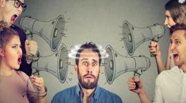 ارضاء الناس على حساب أنفسنا
