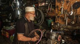 محمود كحيل أقدم مصلح الدراجات الهوائية في قطاع غزة (19).JPG