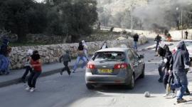 تعرض سيارة مستوطنين.jpg