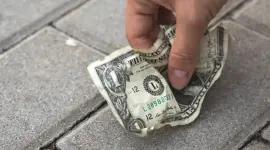 تعرف على تفسير حلم العثور على نقود ورقية واخذها للأعزب ابن سيرين
