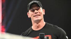شاهد- تفاصيل جون سينا john cena بملابس نسائية بالتنورة