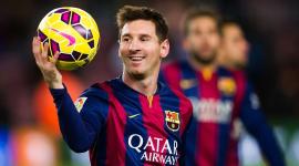 وكيل ميسي يصل برشلونة بشأن عودته
