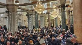 أداء الفجر في المسجد الأقصى