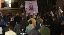 صلاة العشاء والتراويح امام مقر الصليب الاحمر تضامن مع الشيخ المضرب عن الطعام خضر عدنان (9).JPG