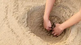 تفسير حلم الحفرة في الأرض للمتزوجة لابن سيرين والنابلسي