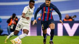 حكم مباراة برشلونة وريال مدريد في كلاسيكو كأس الملك 2023 والقنوات الناقلة