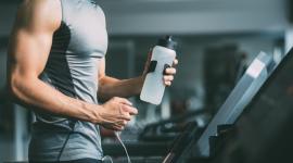 أيهما أفضل شرب الماء البارد أم الساخن أثناء ممارسة الرياضة؟