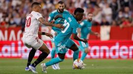 "ريال مدريد" يحافظ على "وصافة الليغا" بثنائية في شباك اشبيلية