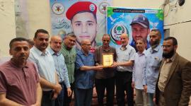 وفد من قيادي من الجهاد ومؤسسة مهجة القدس يزور عوائل الشهداء برفح