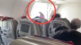 طائرة بابها مفتوح- حادثة مرعبة