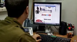 صورة لأحد ضباط مخابرات الاحتلال