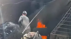 غزي يحول البلاستيك إلى وقود