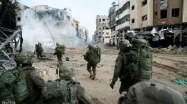 صورة لجنود من جيش الاحتلال أثناء المعارك بمدينة غزة