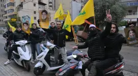 عودة النازحين إلى جنوب لبنان واحتفالات بالطرقات بالنصر
