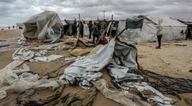تدمير خيام للنازحين في قطاع غزة