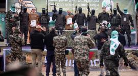 مشاهد تسليم الأسرى من دير البلح (5)