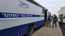 جانب من استعداد وحدة النحشون الإسرائيلية لنقل الأسرى الفلسطينيين