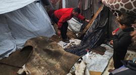 ‏‏تضرر خيام النازحين في منطقة مواصي خان يونس بفعل المنخفض (10) - نسخة