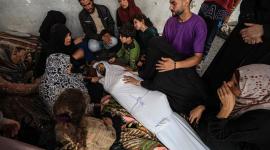 وداع حزين في المشفى الأهلي لـ15 شهيد بعد قصف منازل بشمال قطاع غزة (9)