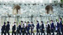 مستوطنون يقتحمون باحات القدس الشريف